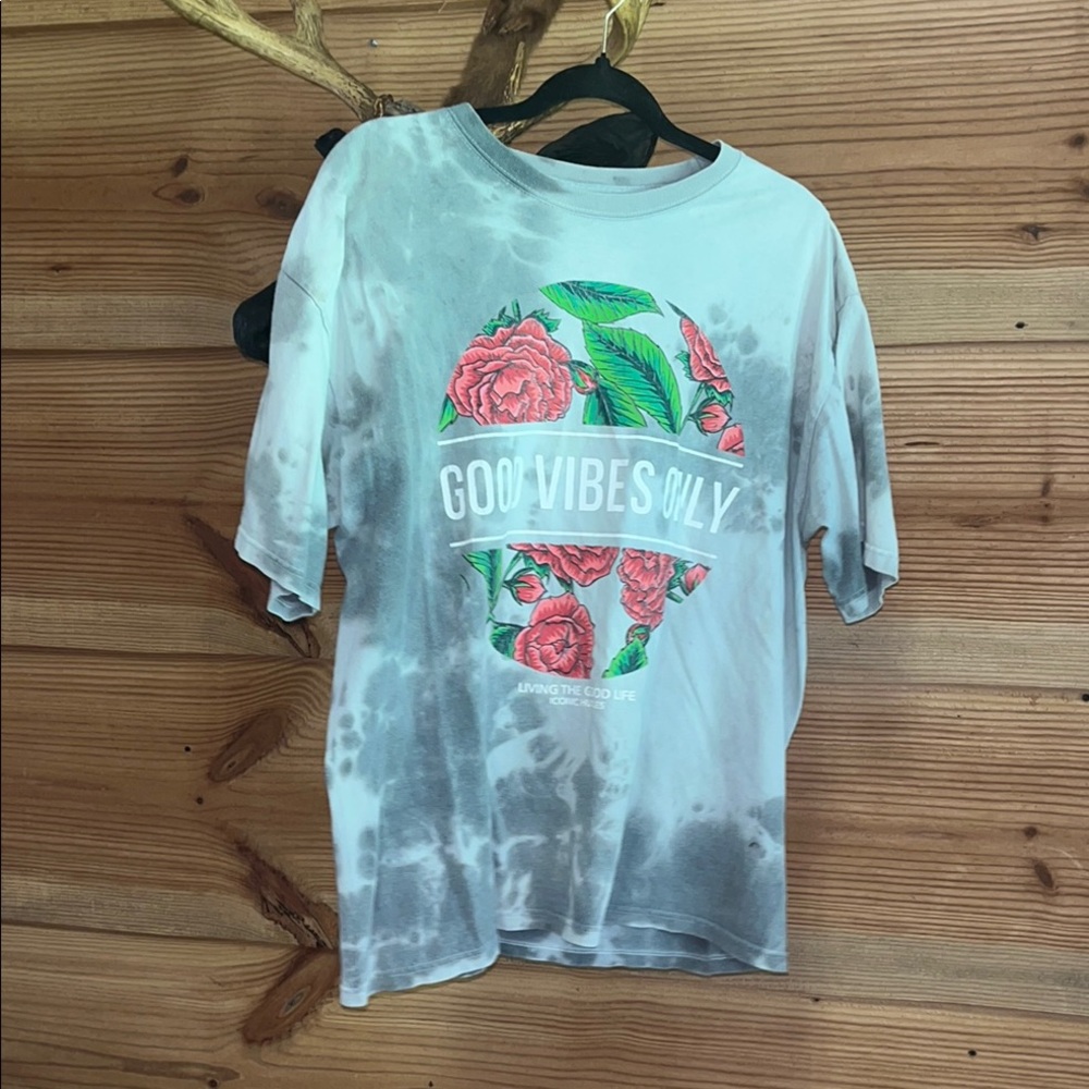 Gray and White Graphic T-Shirt with Floral Design
